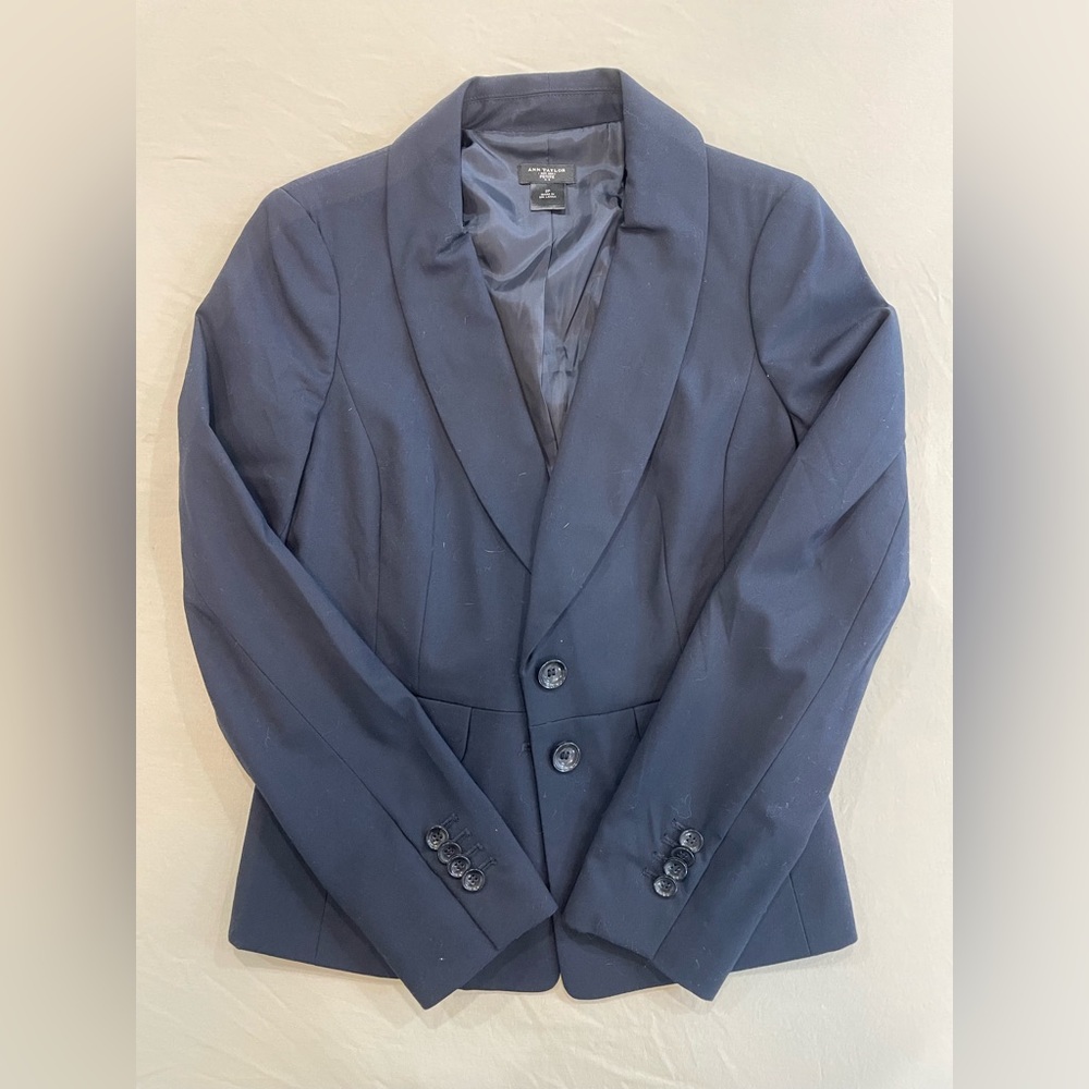 Ann Taylor 2 button blazer, Navy, size 2 Petite, EUC